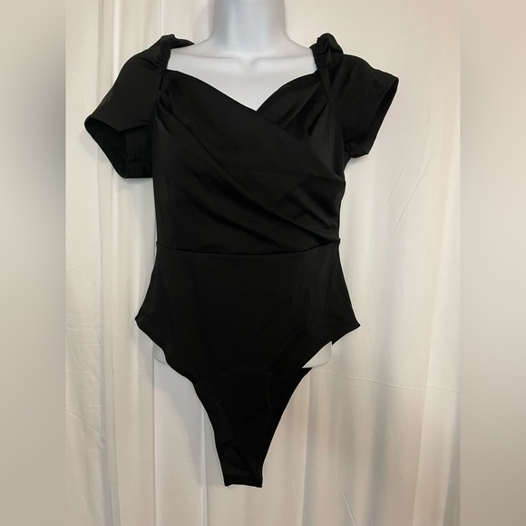 solyhux Tops - Women’s SOLYHUX black short sleeve bodysuit size M